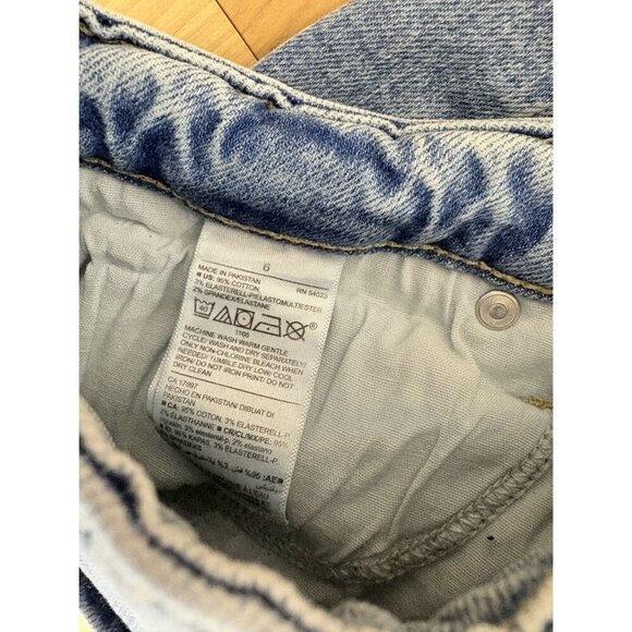 Old Navy Womens Cutoff Denim Skirt Size 6 Light Wash Frayed Hem Casual Style - Picture 3 of 4